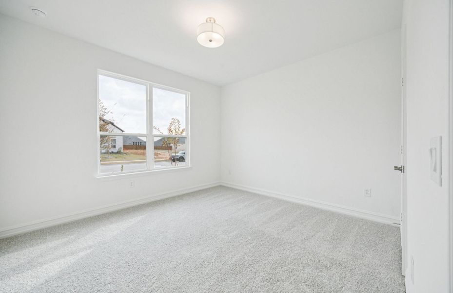 Representative unfurnished interior of a home built from the Azle by Pulte Homes in Indigo Bay, Myrtle Beach (Image 11).