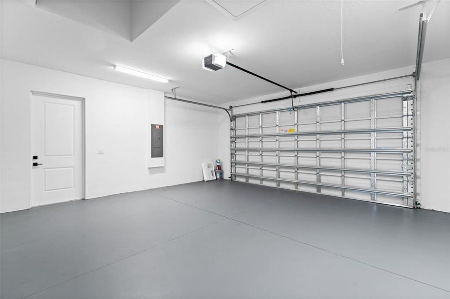 Spacious, unfurnished interior of a new home in , North Port (Image 15).