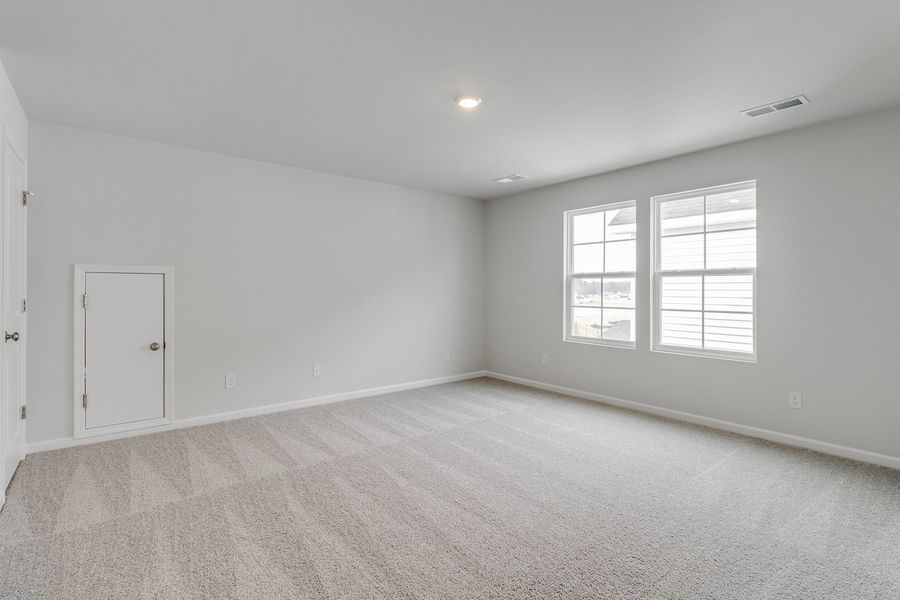 Spacious, unfurnished interior of a new home in Winston Point, Gilbert (Image 25).