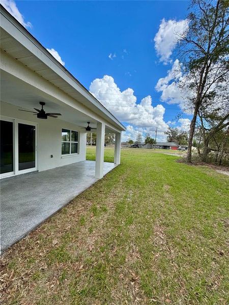 Exterior details and patio area of a home in , Dunnellon (Image 20).