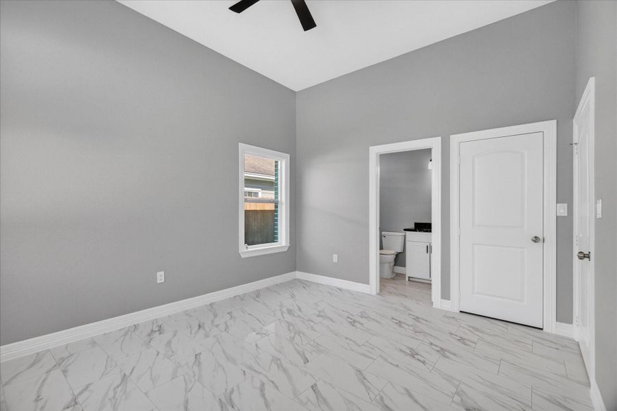 Spacious, unfurnished interior of a new home in , Houston (Image 33).