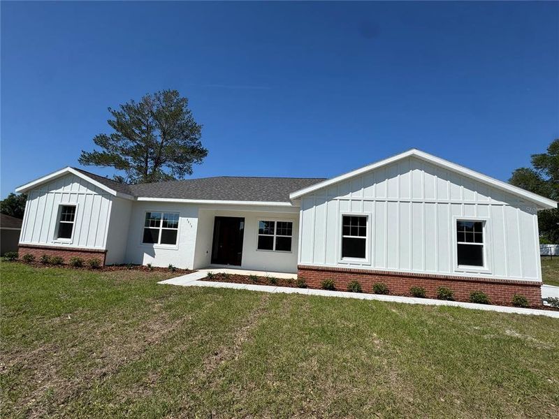 Exterior details and patio area of a home in , Ocala (Image 30).