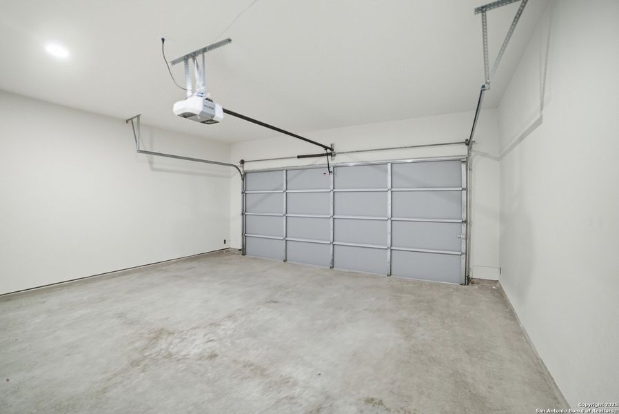 Spacious, unfurnished interior of a new home in , Atascosa (Image 17). Spacious, unfurnished interior of a new home in , Atascosa (Image 17).