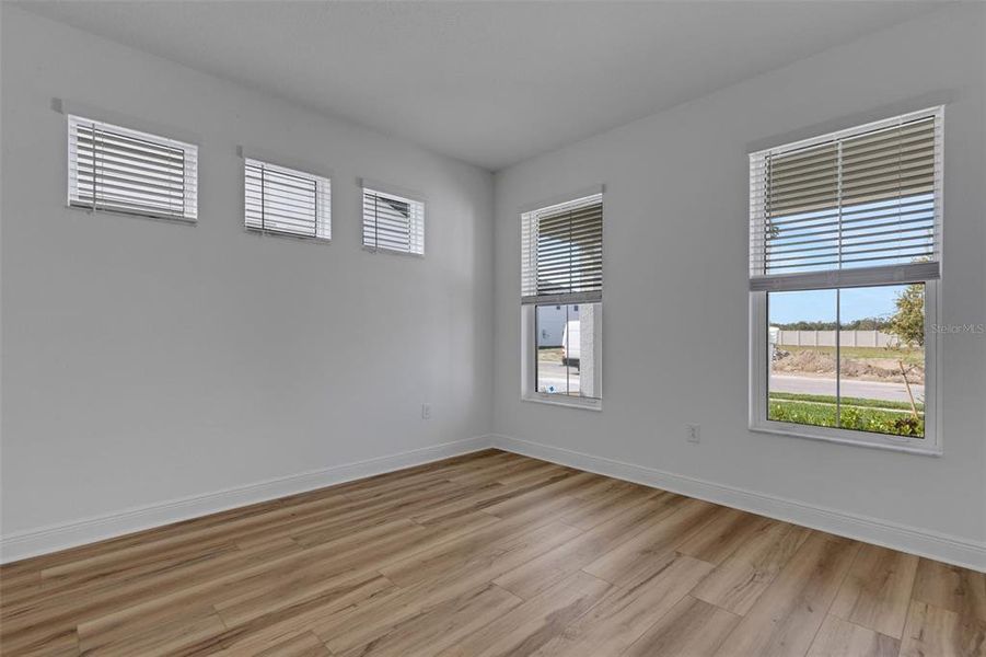 Spacious, unfurnished interior of a new home in Hawkstone, Sarasota (Image 58).