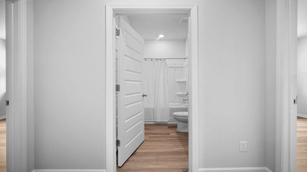 Spacious, unfurnished interior of a new home in Fernhill Farms, Statesboro (Image 23).