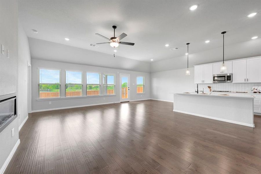 Spacious, unfurnished interior of a new home in Sanderos, Fort Worth (Image 37).