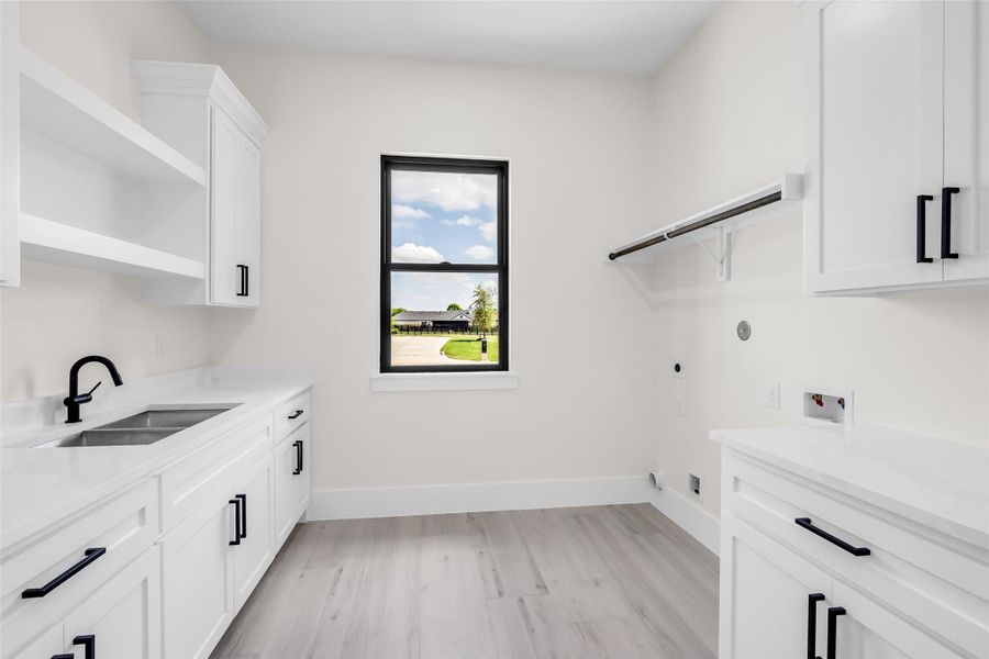 Furnished interior view inside a new home in , Tomball (Image 6).