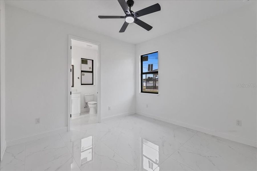 Spacious, unfurnished interior of a new home in , Cape Coral (Image 33).