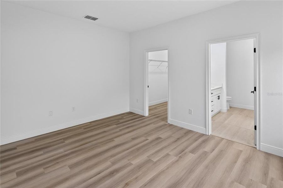 Spacious, unfurnished interior of a new home in , Ocala (Image 15).