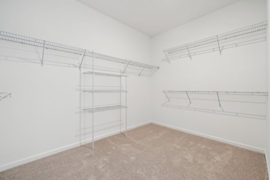 Spacious, unfurnished interior of a new home in The Coves on Lake Wylie, Charlotte (Image 18).