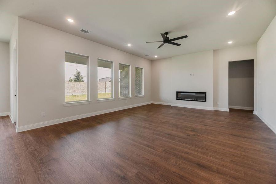 Spacious, unfurnished interior of a new home in Villages of Creekwood, Frisco (Image 19). Spacious, unfurnished interior of a new home in Villages of Creekwood, Frisco (Image 19).