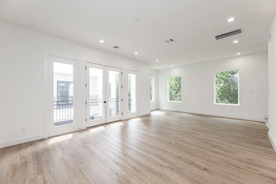 Spacious, unfurnished interior of a new home in , Houston (Image 17).