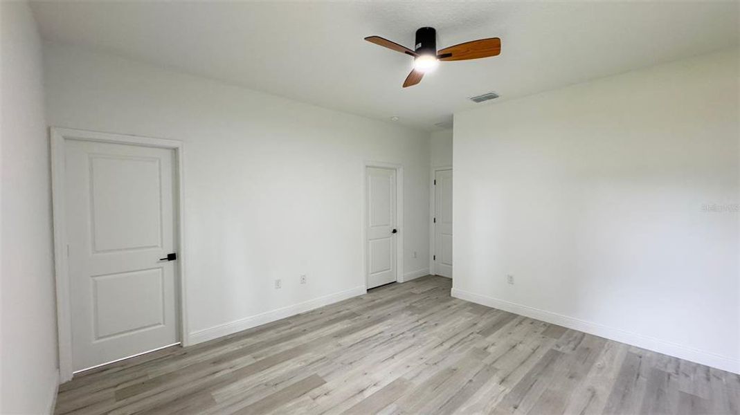 Spacious, unfurnished interior of a new home in , Citrus Springs (Image 18).