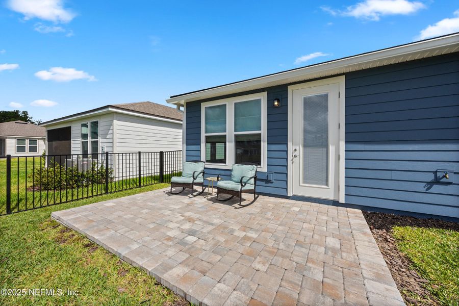 Exterior details and patio area of a home in , Yulee (Image 3).