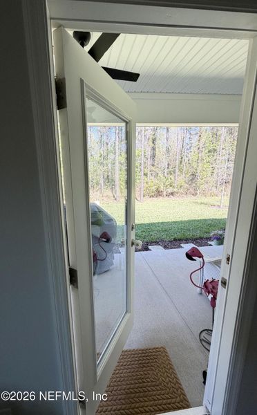 Exterior details and patio area of a home in , Yulee (Image 24).