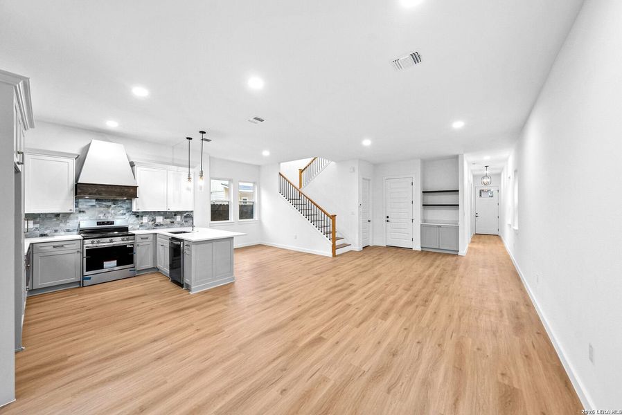 Spacious, unfurnished interior of a new home in , San Antonio (Image 43).