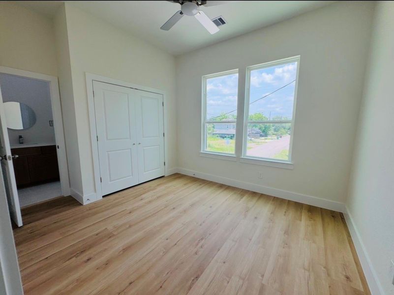 Spacious, unfurnished interior of a new home in , Houston (Image 23).
