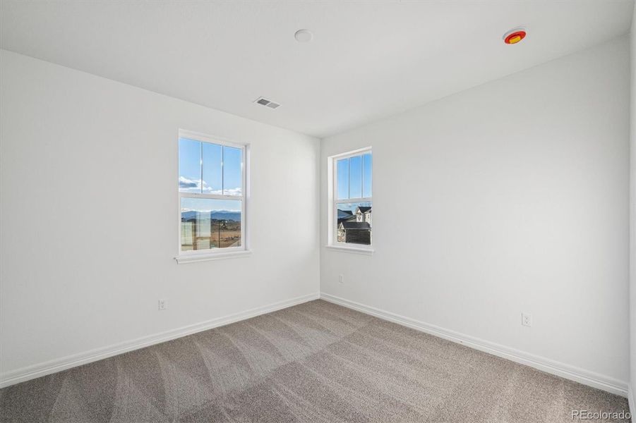 Spacious, unfurnished interior of a new home in Kitchel Lake, Timnath (Image 23).