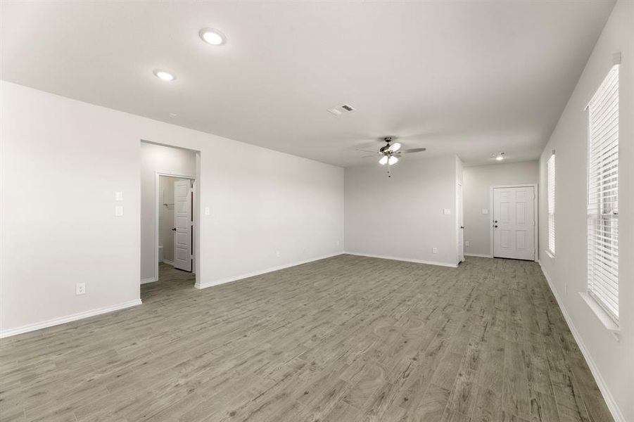 09. 2508 Breakaway - Dining (2)