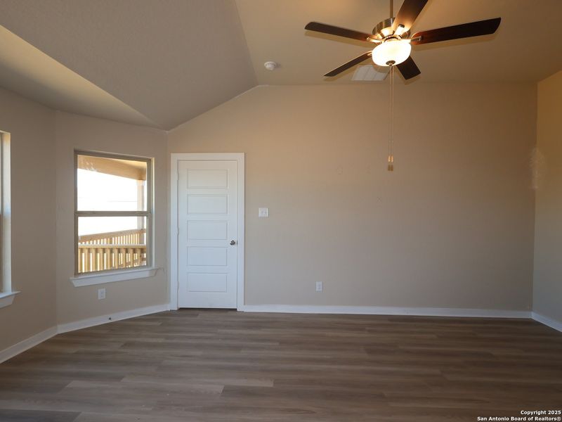 Spacious, unfurnished interior of a new home in Winding Brook, San Antonio (Image 15). Spacious, unfurnished interior of a new home in Winding Brook, San Antonio (Image 15).