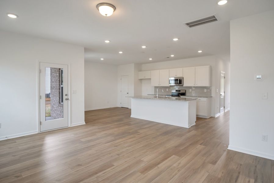 Spacious, unfurnished interior of a new home in Winston Place, Gallatin (Image 9).