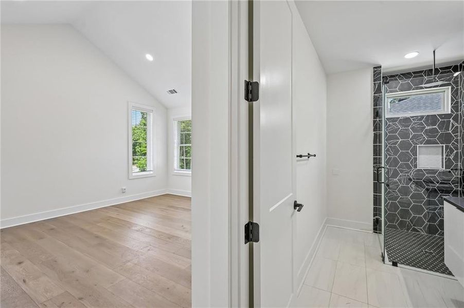 Spacious, unfurnished interior of a new home in , Alpharetta (Image 68). Spacious, unfurnished interior of a new home in , Alpharetta (Image 68).