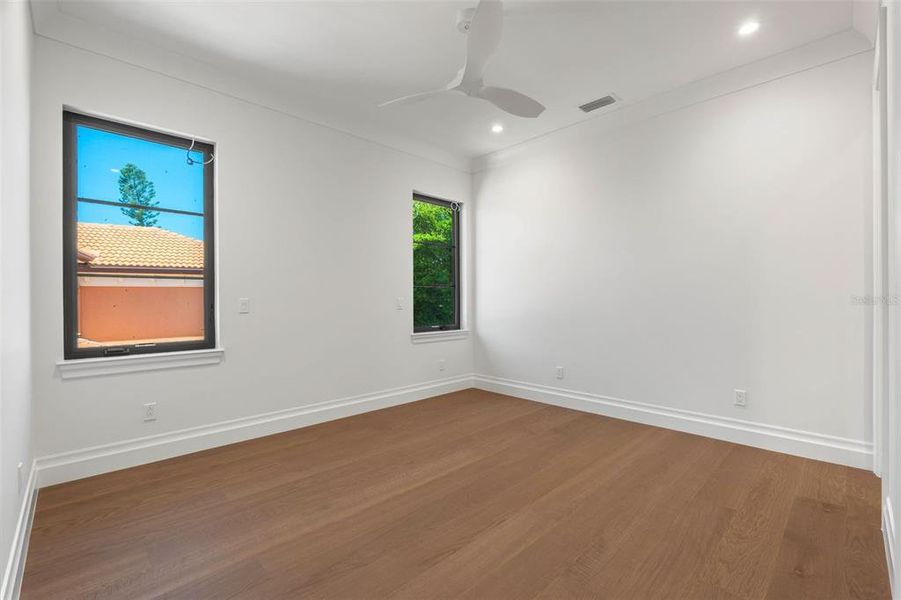 Spacious, unfurnished interior of a new home in , Sarasota (Image 20).