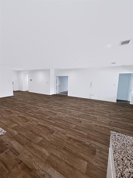 Spacious, unfurnished interior of a new home in Windstone on the Prairie, Richmond (Image 13).