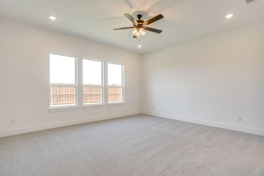 Spacious, unfurnished interior of a new home in Pecan Grove, Burleson (Image 30).
