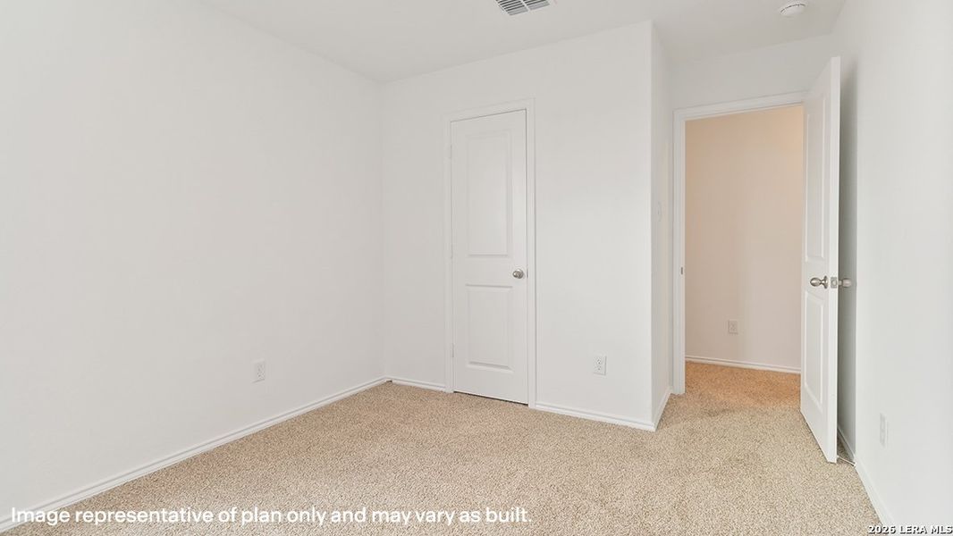 Spacious, unfurnished interior of a new home in Blue Ridge Ranch, San Antonio (Image 23).