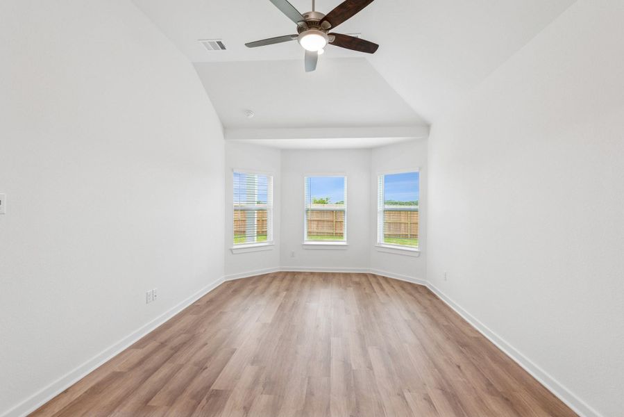 Spacious, unfurnished interior of a new home in Miller's Pond, Rosenberg (Image 19).
