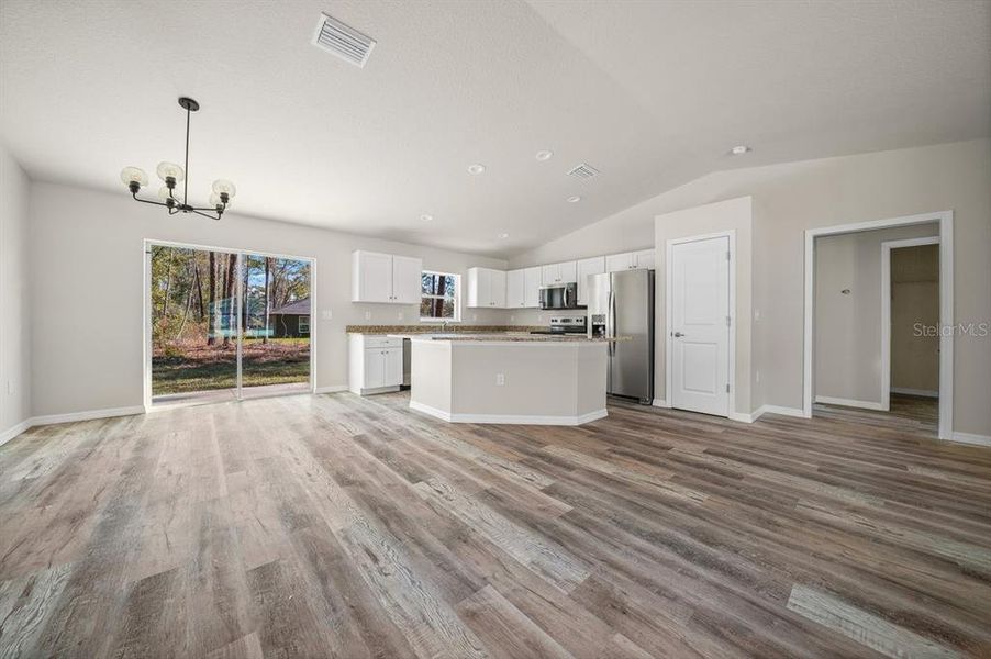 Spacious, unfurnished interior of a new home in , Citrus Springs (Image 18).