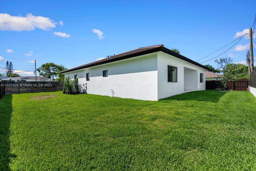 Exterior details and patio area of a home in , Cutler Bay (Image 21).