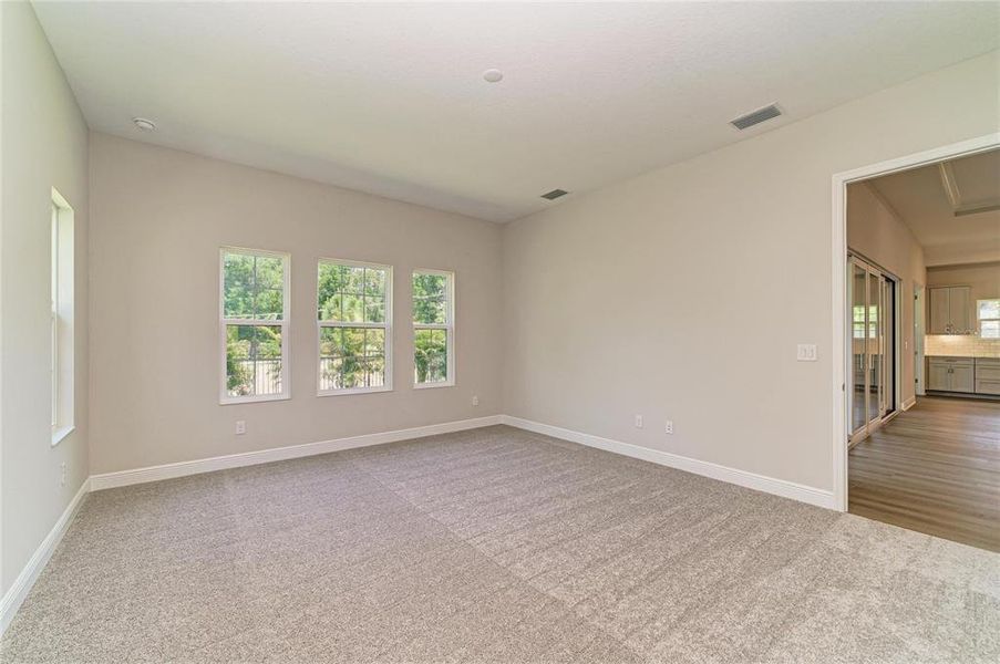 Spacious, unfurnished interior of a new home in Crestwood Estates, Valrico (Image 22).