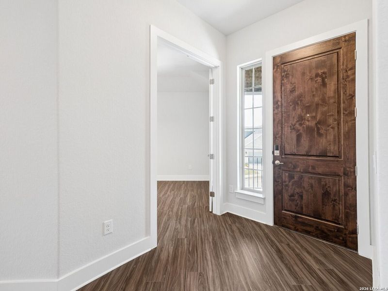Spacious, unfurnished interior of a new home in Cibolo Crossing, Universal City (Image 14).
