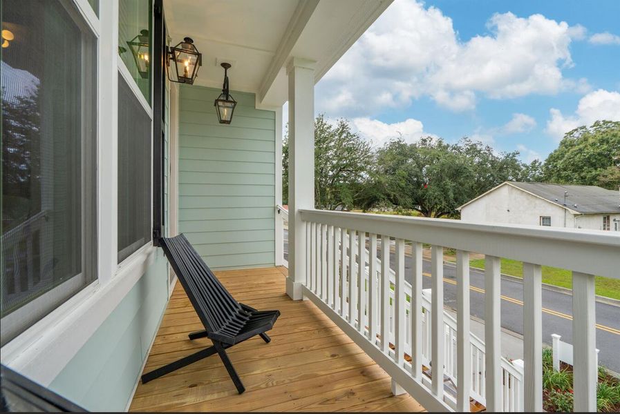 Exterior details and patio area of a home in Central Park, Charleston (Image 4).