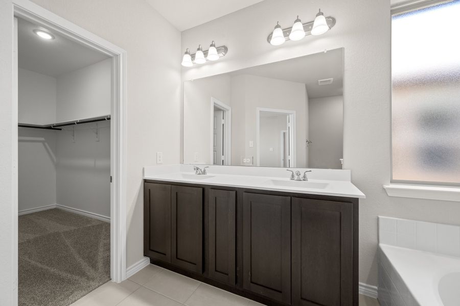 Furnished interior view inside a new home in Baker Farms, Cleburne (Image 14).