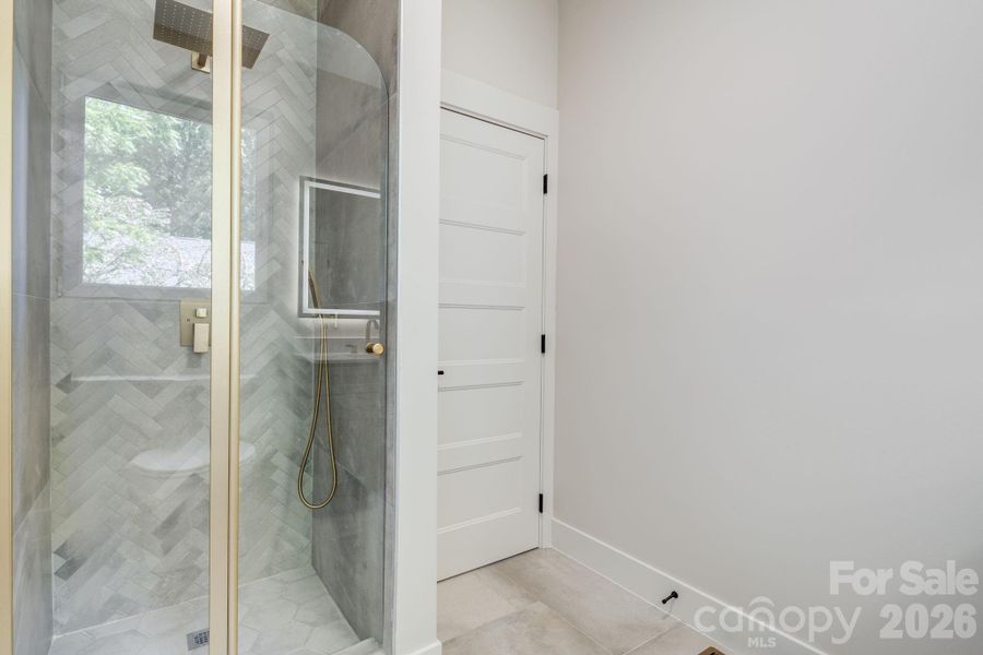 Main Level Bathroom Main Level Bathroom