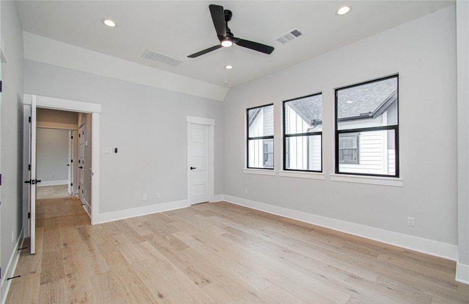 Spacious, unfurnished interior of a new home in , Houston (Image 22).