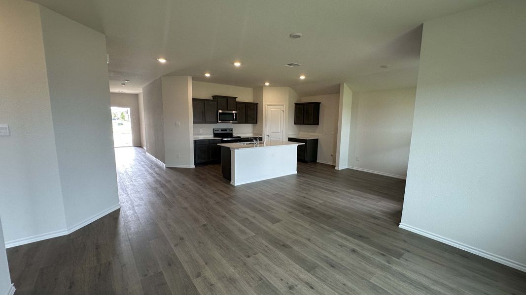 Spacious, unfurnished interior of a new home in Cartwright Ranch, Crandall (Image 8).
