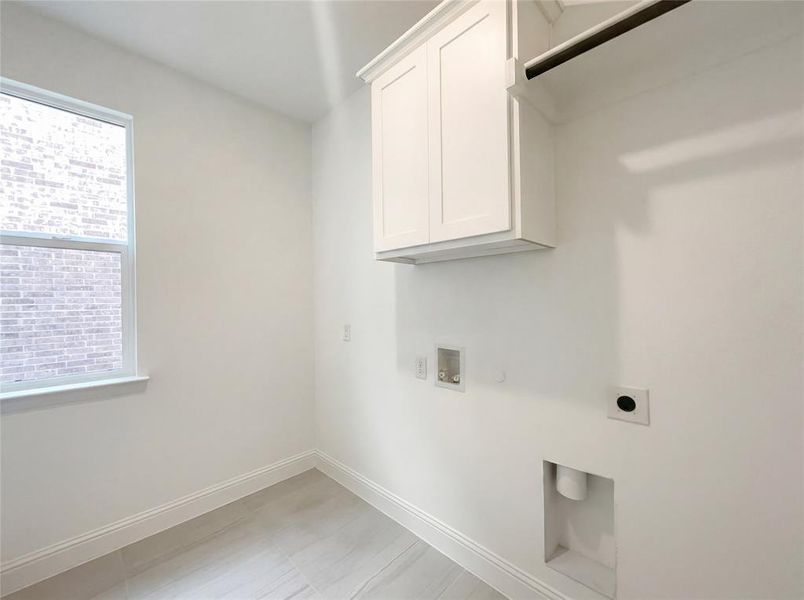 Spacious, unfurnished interior of a new home in Shaded Tree, McKinney (Image 18).