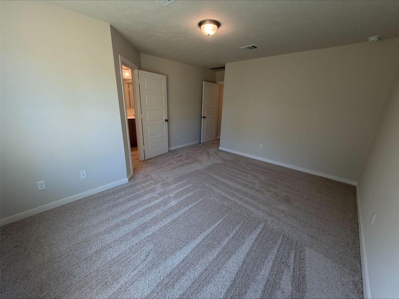 Spacious, unfurnished interior of a new home in Sterling Ridge, Huntsville (Image 10). Spacious, unfurnished interior of a new home in Sterling Ridge, Huntsville (Image 10).