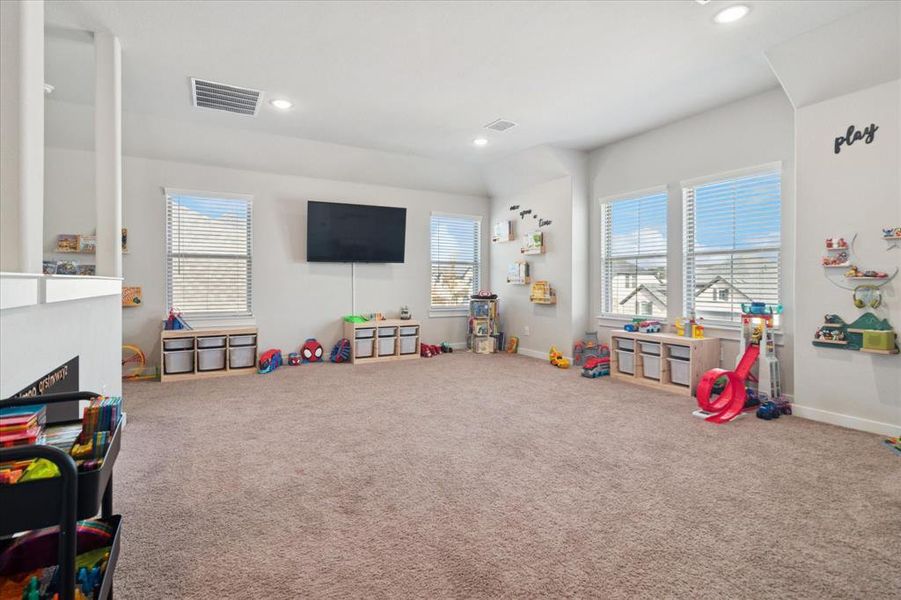 Furnished interior view inside a new home in Creekside, Royse City (Image 24).