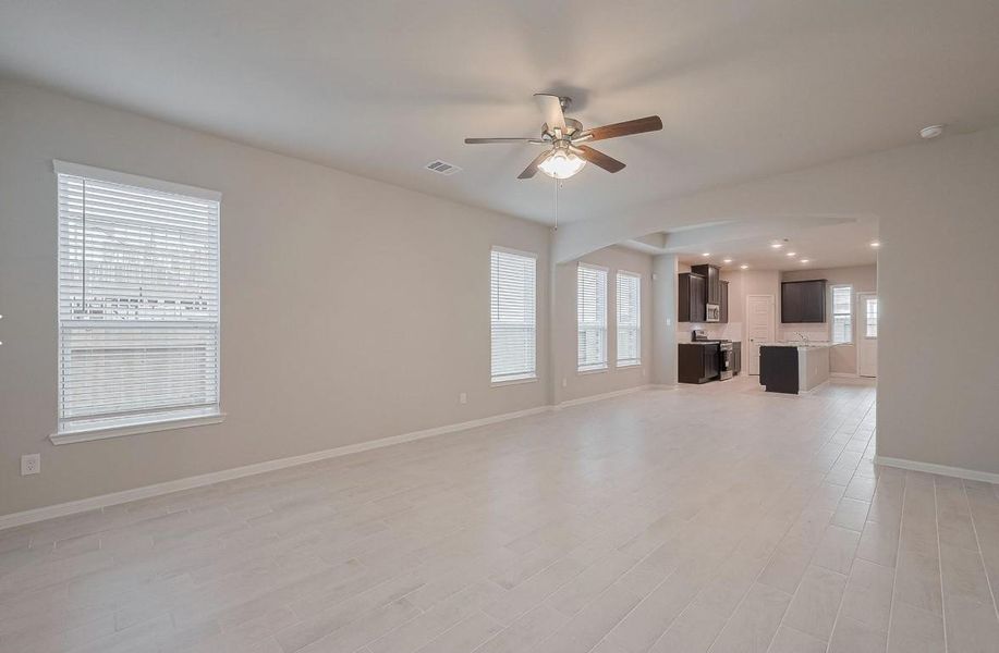Spacious, unfurnished interior of a new home in River Ranch, Dayton (Image 14).