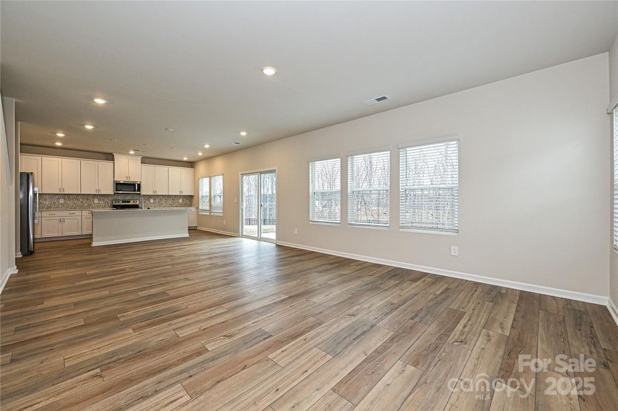 Photo is not of the actual home, but is an inspirational photo of builder’s model home and may depict options, furnishings, and/or decorator features that are not included Photo is not of the actual home, but is an inspirational photo of builder’s model home and may depict options, furnishings, and/or decorator features that are not included