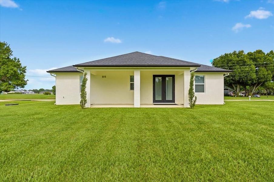 Exterior details and patio area of a home in , Sebring (Image 27).