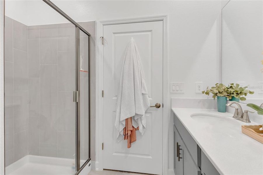 Furnished interior view inside a new home in , Orlando (Image 17).