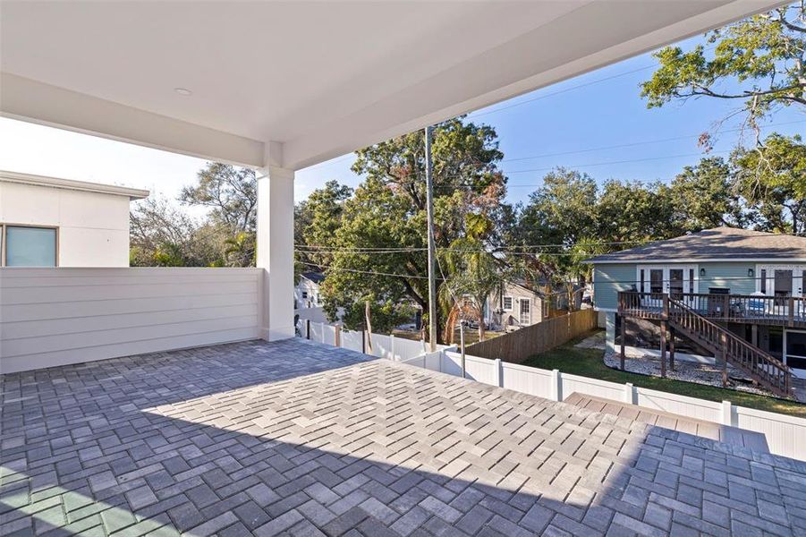 Exterior details and patio area of a home in , St. Petersburg (Image 30).
