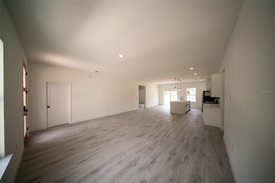 Spacious, unfurnished interior of a new home in , Ocala (Image 10).