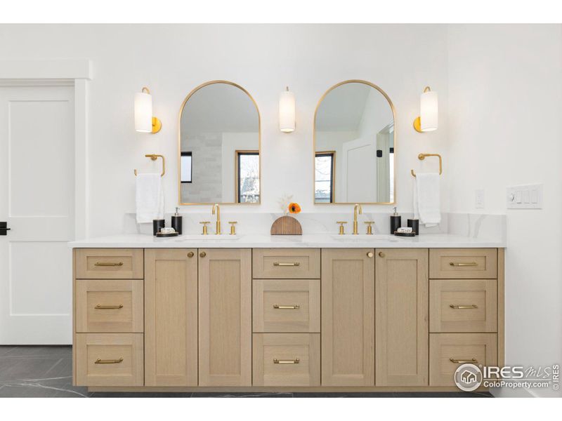 Primary bathroom spa with quartz counter tops.